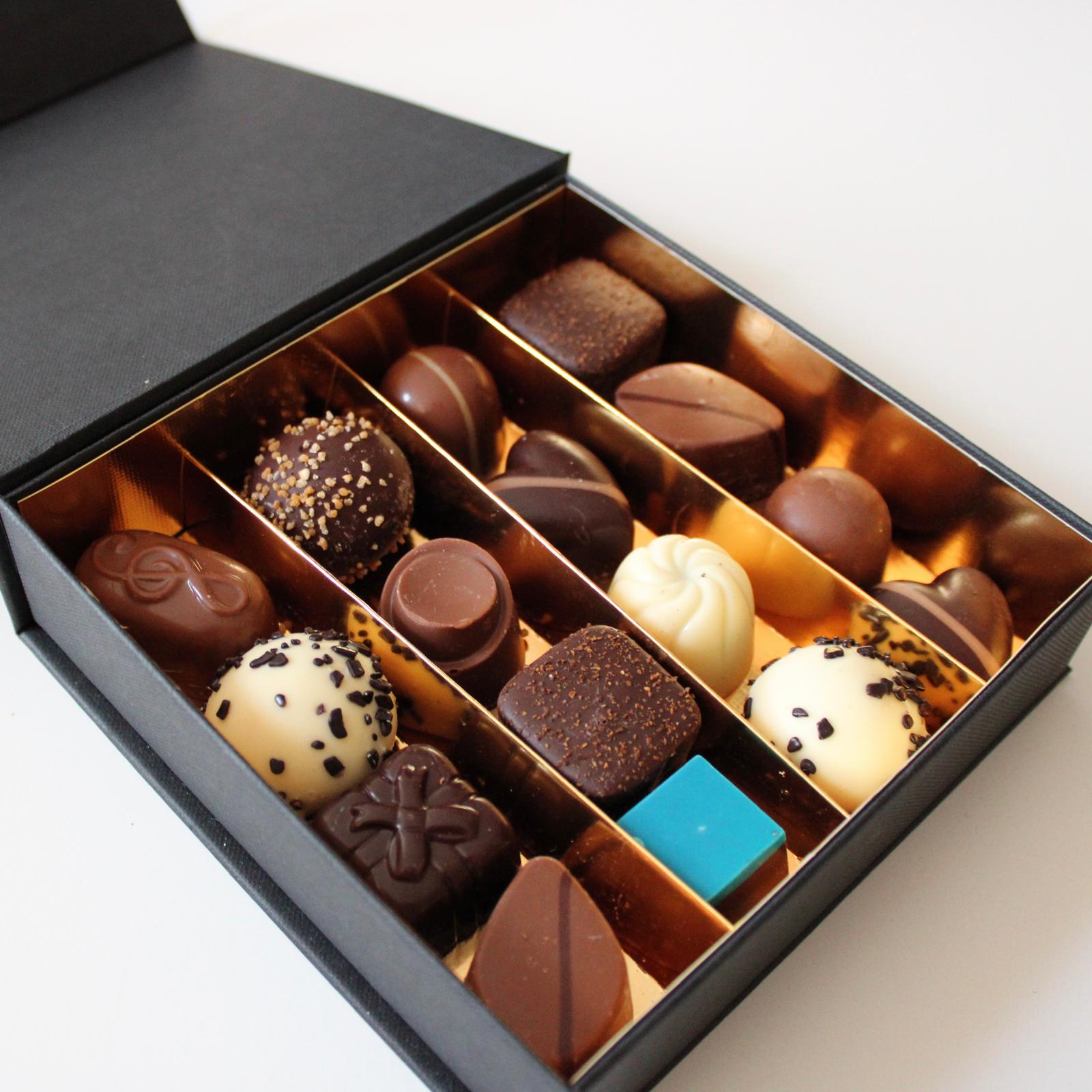 Zwarte doos 16 bonbons